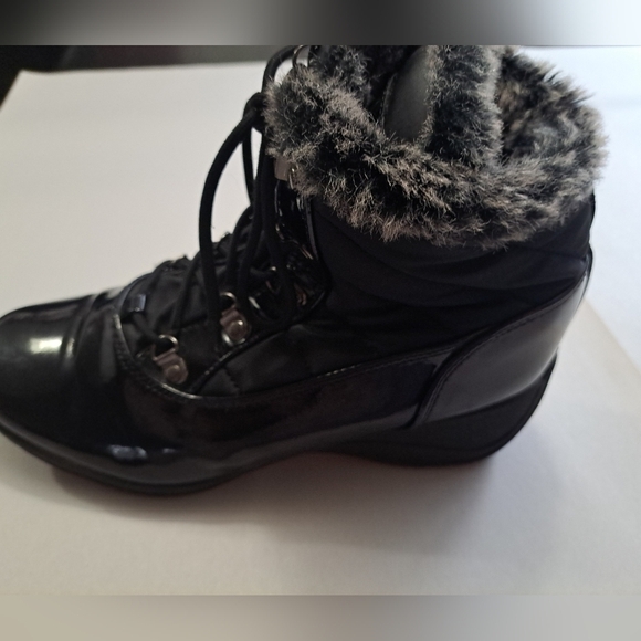 Khombu Ladies Lisa Rain/Snow Boot   Size 9 - Picture 7 of 9